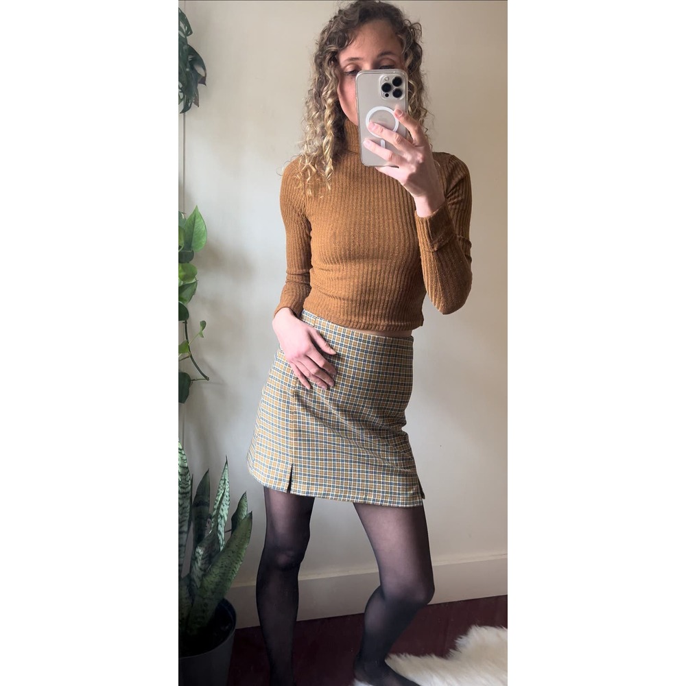 well worn brown cropped turtleneck XS
